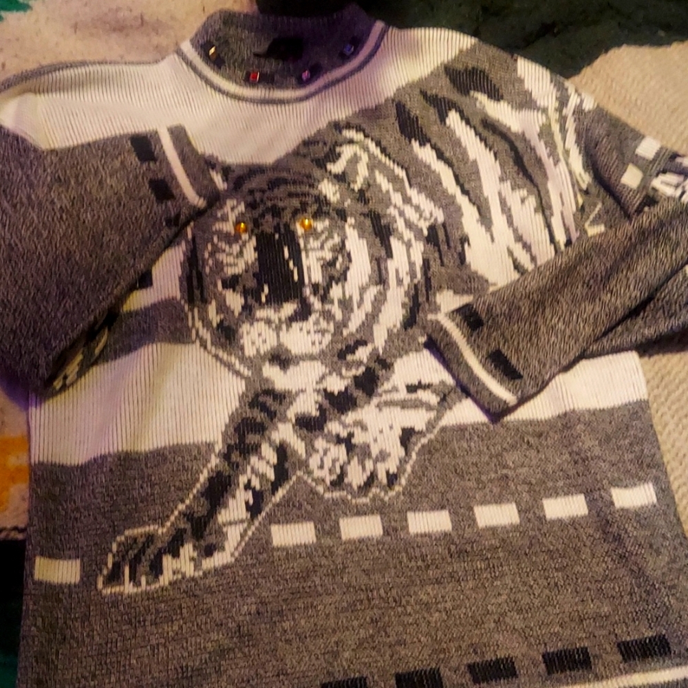 Wild dbl sided knit vintage made in italy trendy big cat sweater. Bonus bling!